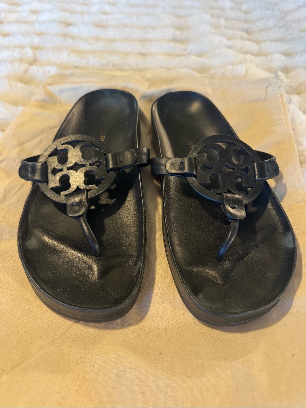 Tory birch sandals. Women’s size 7.5. Comes with dust bag.